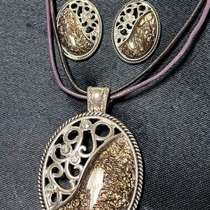 Elegant Silver and Gold tone Pendant Necklace Set